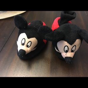 4/10$! Toddler  Mickey slippers